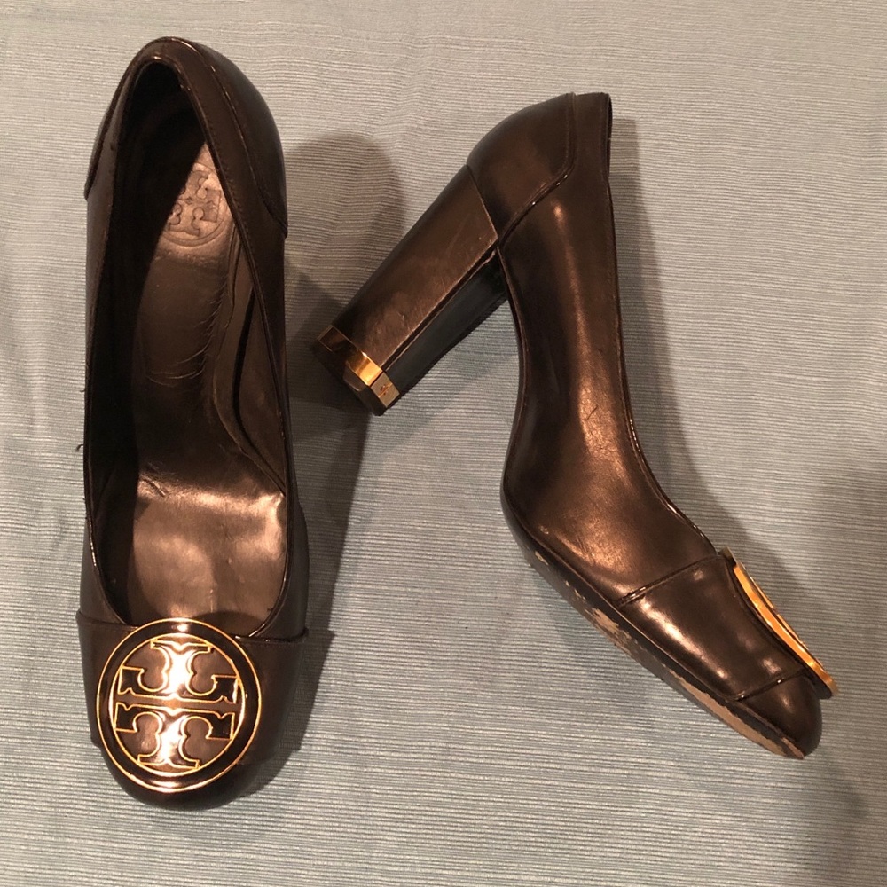 Tory Burch round toe BLACK pumps (size 10.5)